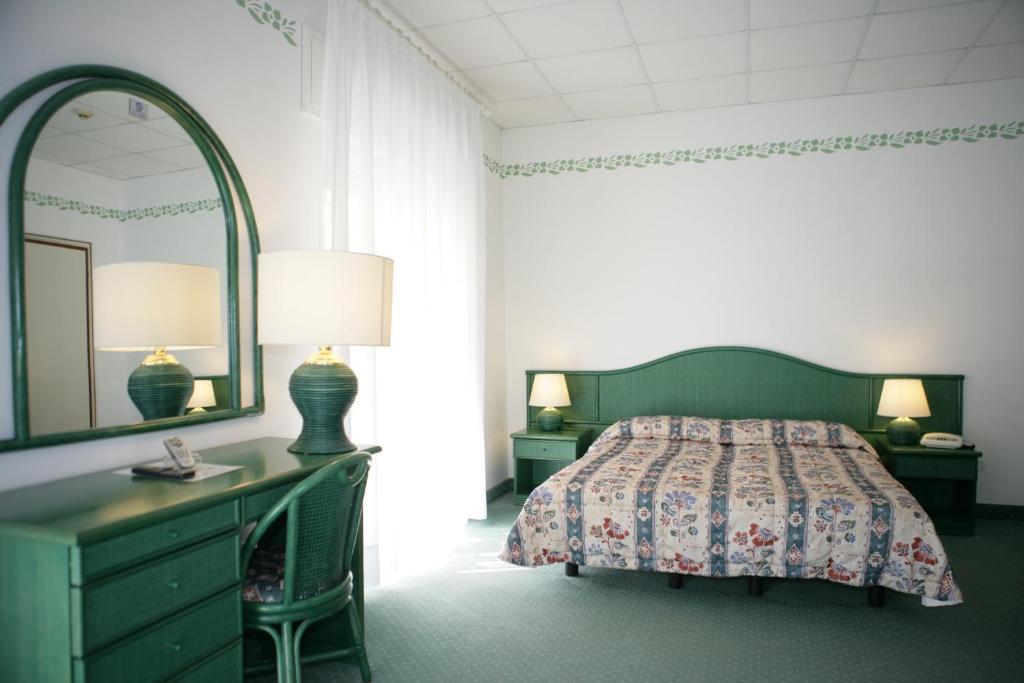 Hotel Diana Grado Oda fotoğraf