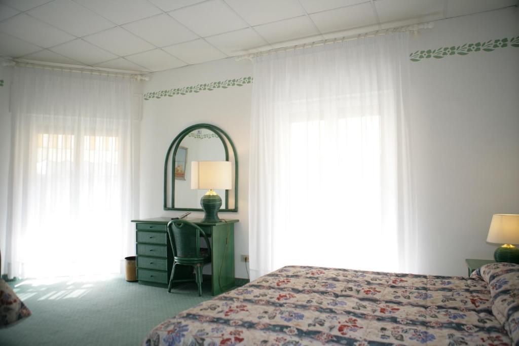 Hotel Diana Grado Oda fotoğraf